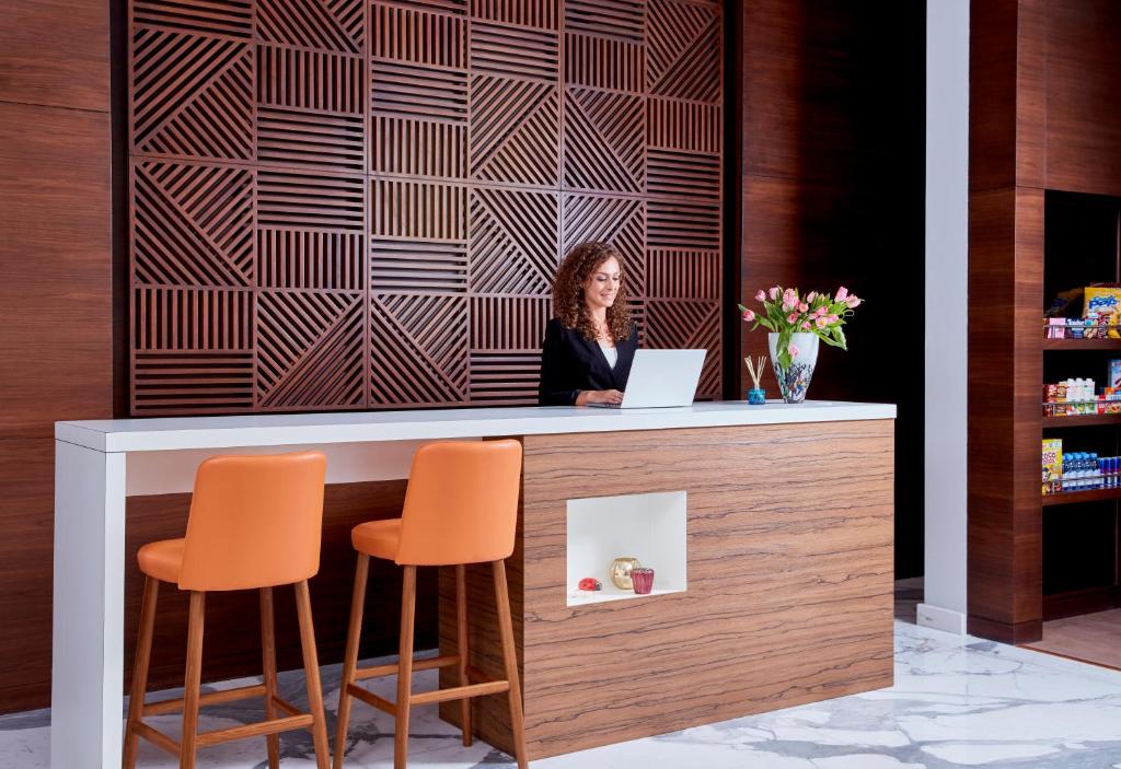 Front desk [24-hour]