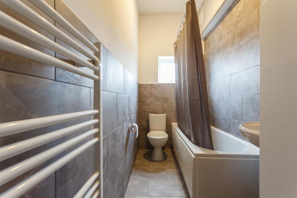 Shirley House Self Catering Guest House, 5 min Drive to Cruise Ship Terminals and City Centre photo