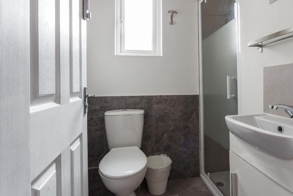 Shirley House Self Catering Guest House, 5 min Drive to Cruise Ship Terminals and City Centre photo