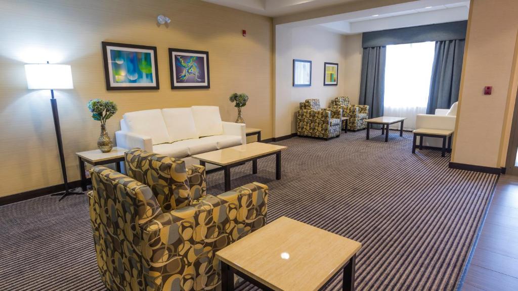 Holiday Inn Express Thunder Bay photo