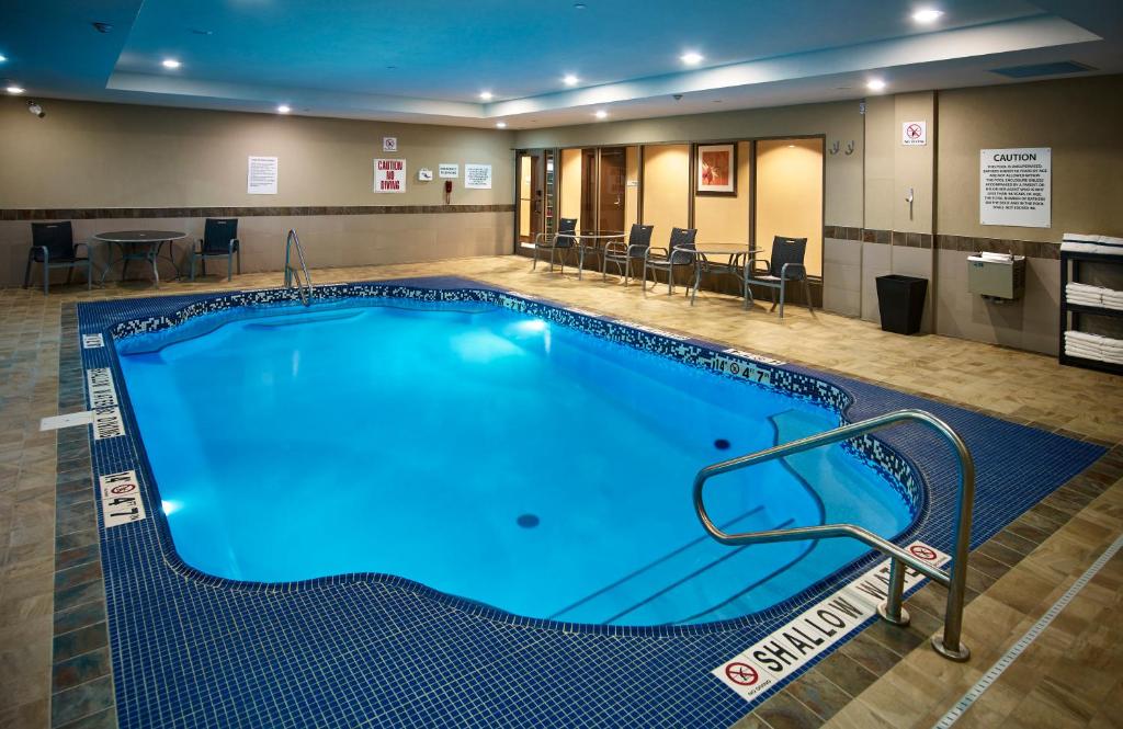 Holiday Inn Express and Suites Timmins photo