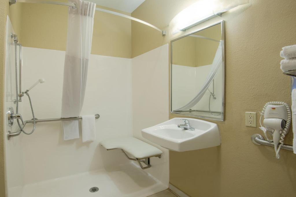 Candlewood Suites Sheridan Photo 11