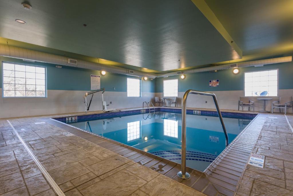 Holiday Inn Express Hotel & Suites Reading photo