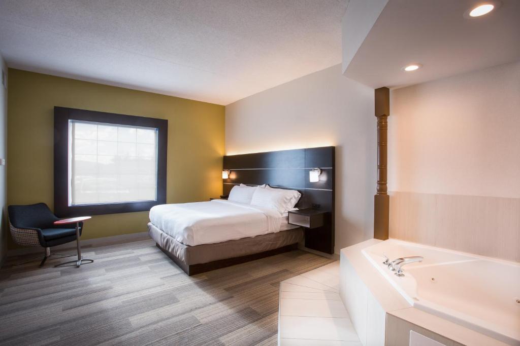 Holiday Inn Express Hotel & Suites Reading photo