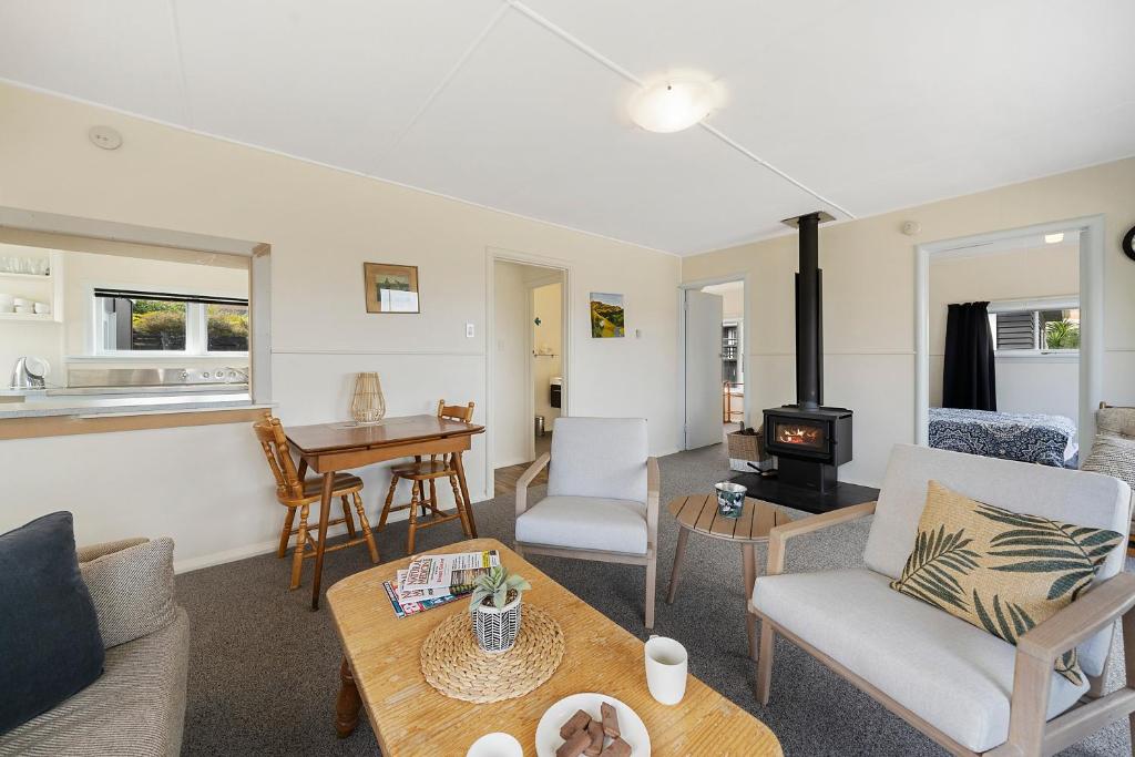 The Green Trout - Paraparaumu Beach Holiday Home, Paraparaumu Beach
