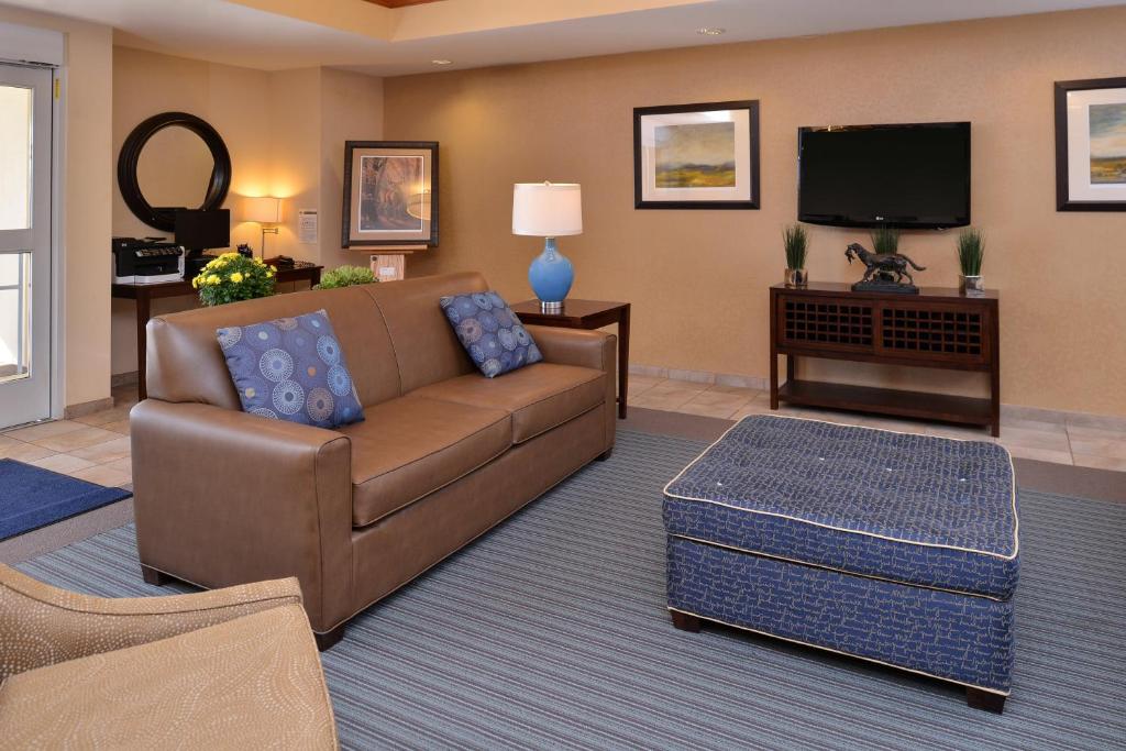 Candlewood Suites Williston By IHG 外観