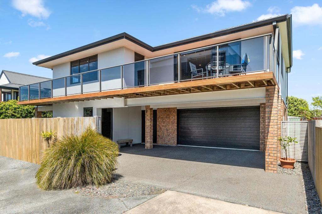 Sparkling Ocean Views - Papamoa Holiday House, Papamoa