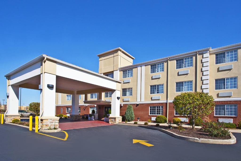 Holiday Inn Express Hotel & Suites Wabash photo