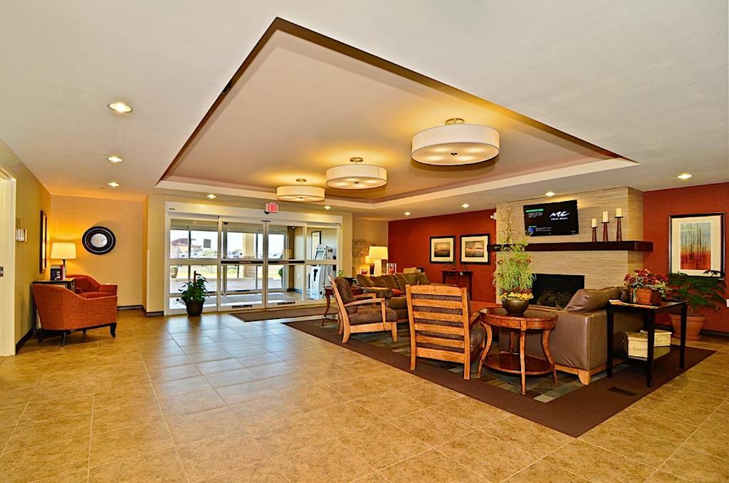 Hawthorn Suites by Wyndham Dickinson photo