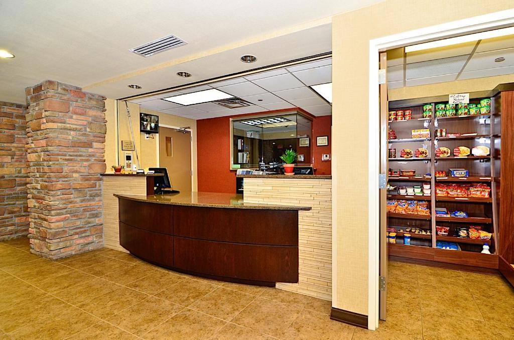 Hawthorn Suites by Wyndham Dickinson photo