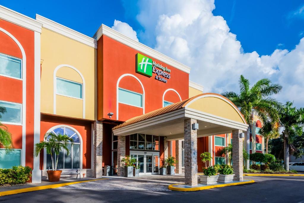 Holiday Inn Express Hotel & Suites Bradenton West Photo 4