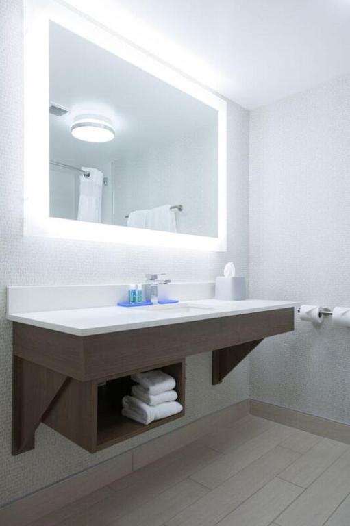 Holiday Inn Express Hotel & Suites Charlottetown Photo 22