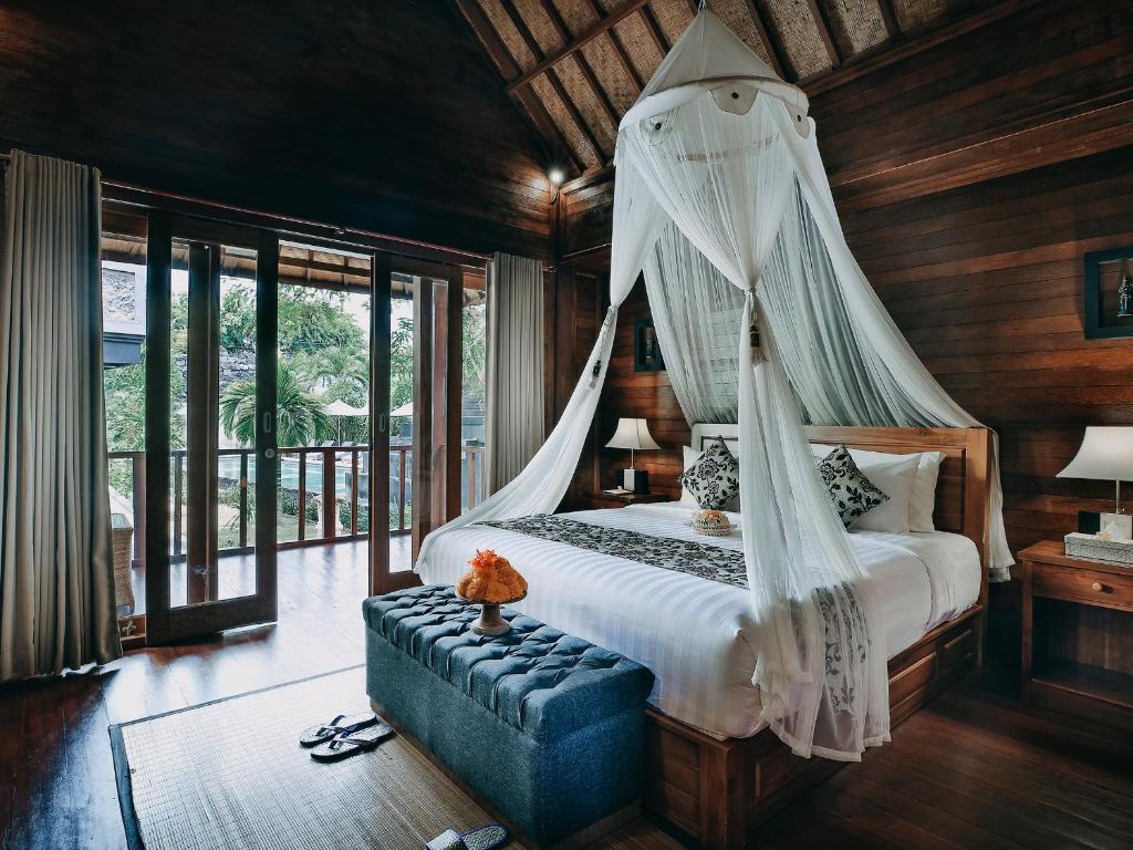 Bale Gede Lembongan photo