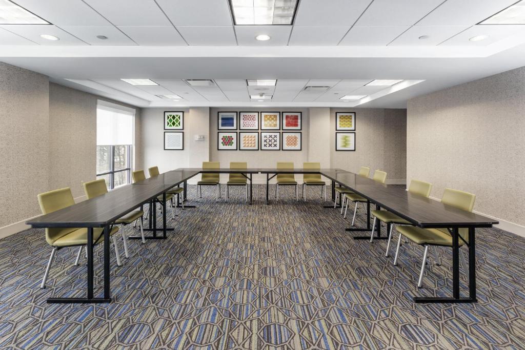 Holiday Inn Express South Portland Photo 9