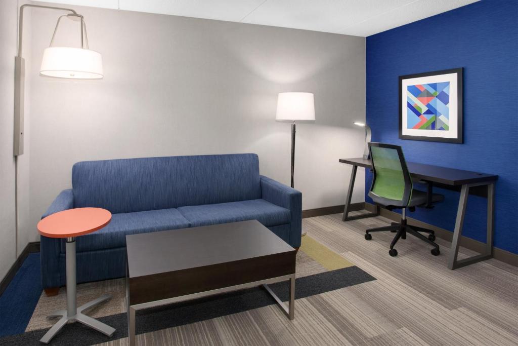 Holiday Inn Express South Portland Photo 11