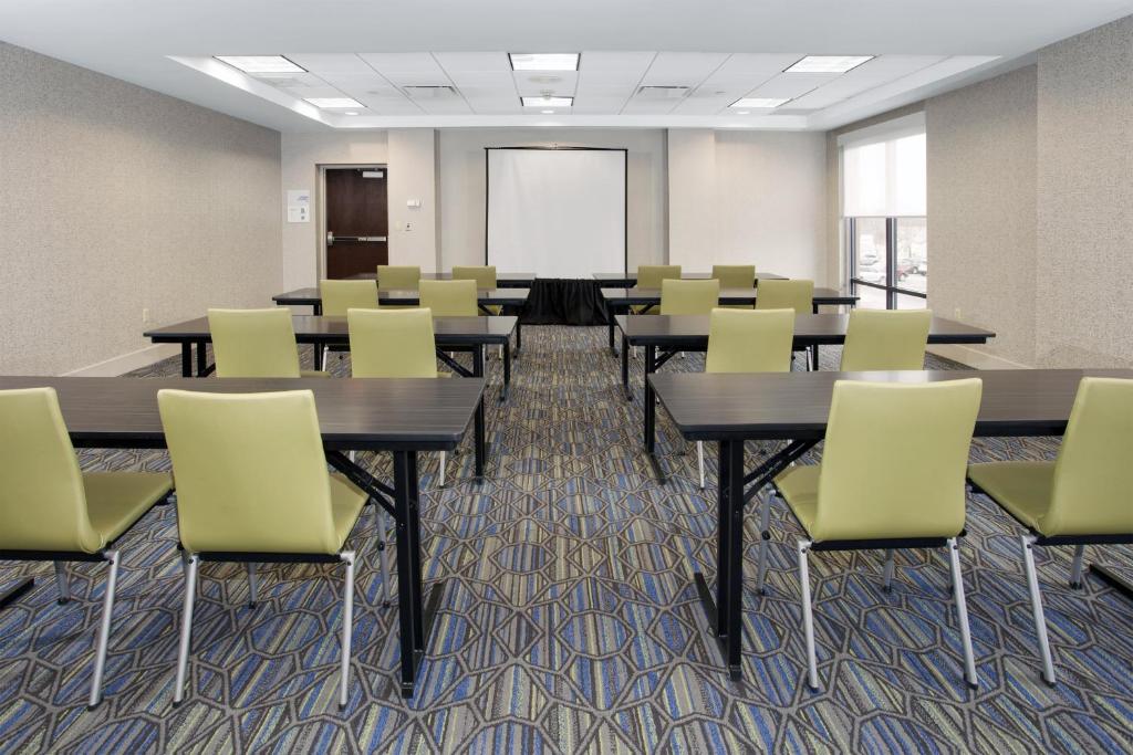 Holiday Inn Express South Portland Photo 13