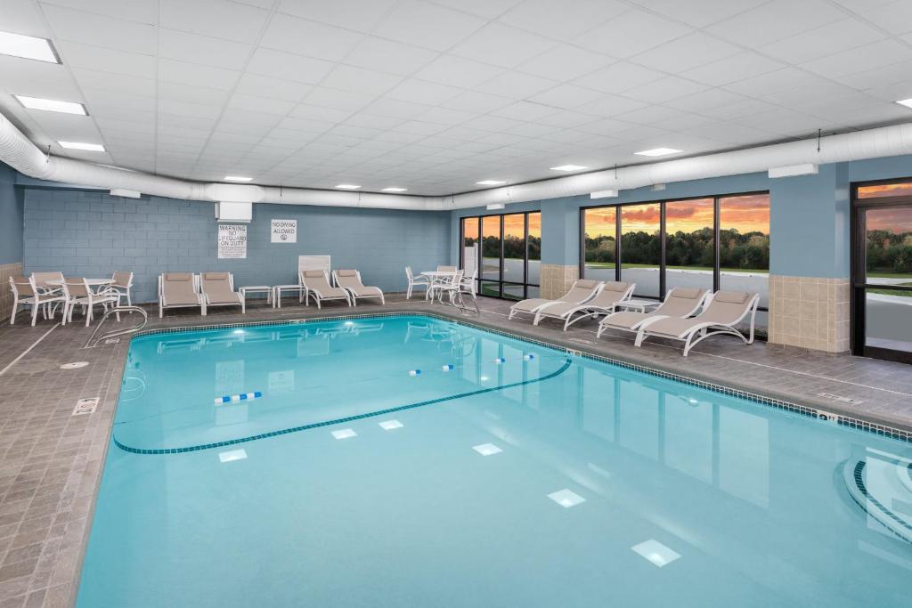 Holiday Inn Express South Portland Photo 17