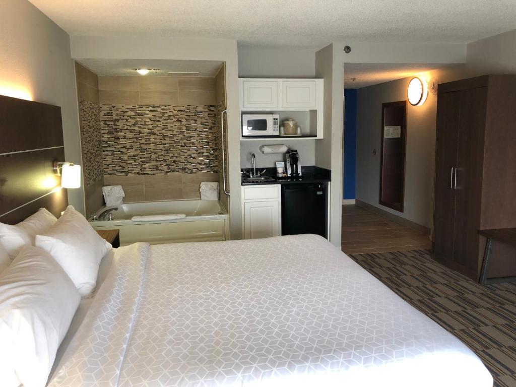 Holiday Inn Express And Suites - Quakertown Photo 36