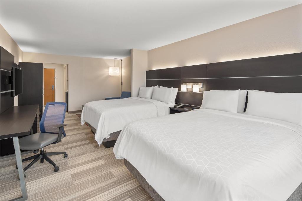Holiday Inn Express Hotel & Suites Hardeeville - Hilton Head photo