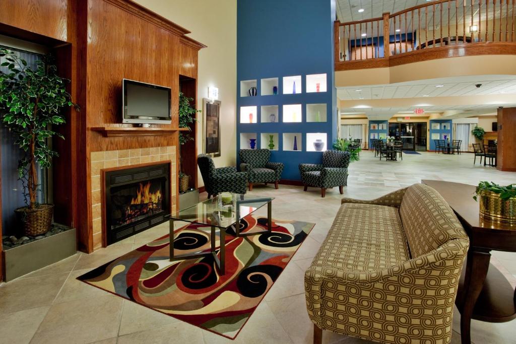 Holiday Inn Express Hotel & Suites Suffolk photo