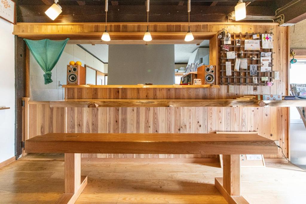 Bar/lounge, private accommodation隠岐貸切古民家宿くすぶるハウス in Oki Islands