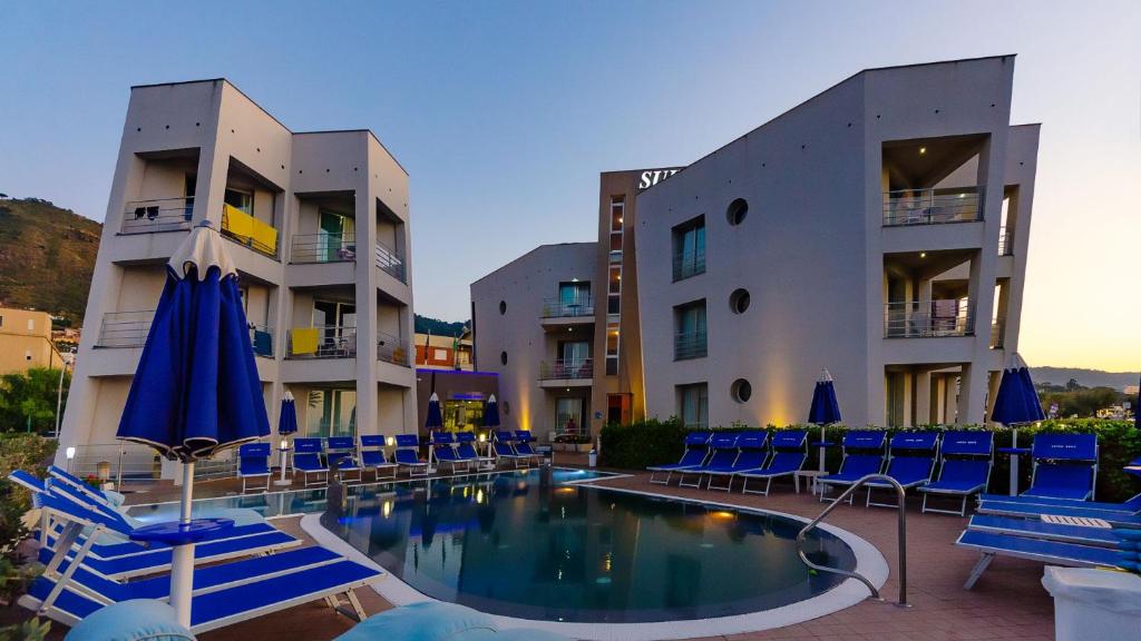 Astro Suite Hotel — Basen in Cefalù, Sycylia