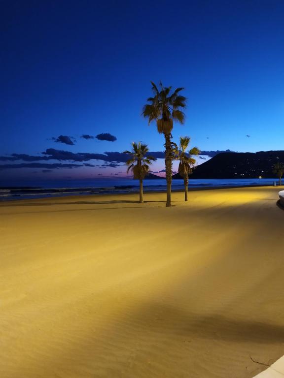 Primera Linea de Playa con Garaje - 4