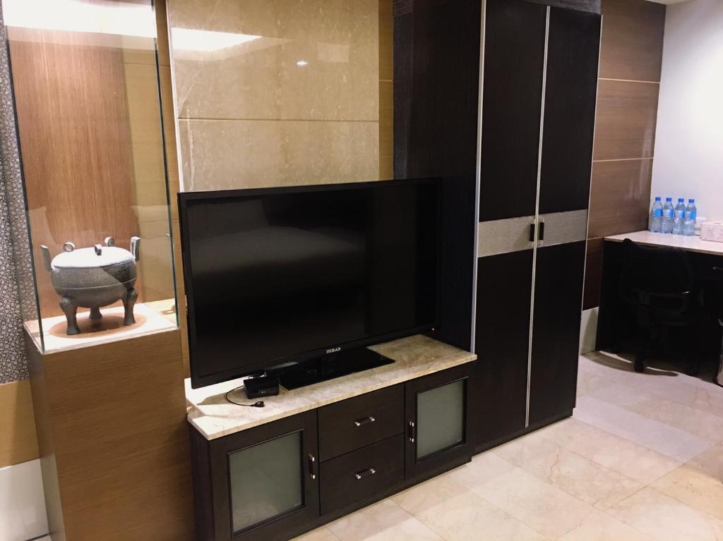 Shared lounge/TV area