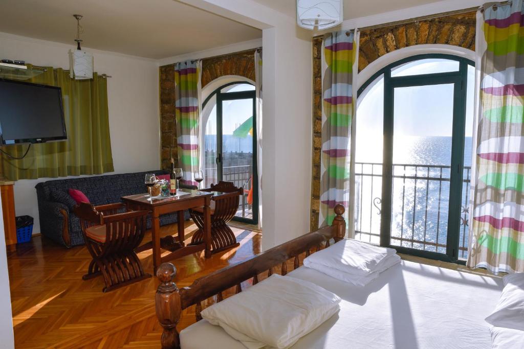 Appartamento con 1 Camera da Letto, Balcone e Vista Mare