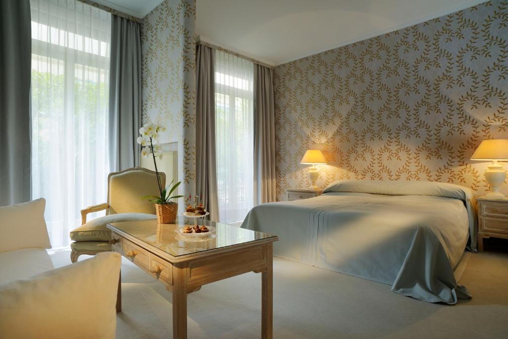 Double or Twin Room Backyard