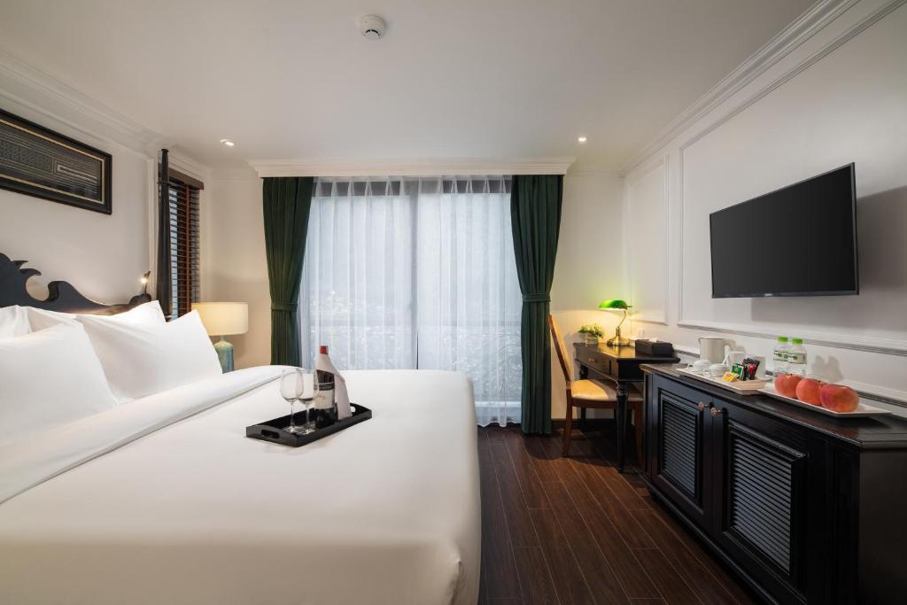 Shared lounge/TV area