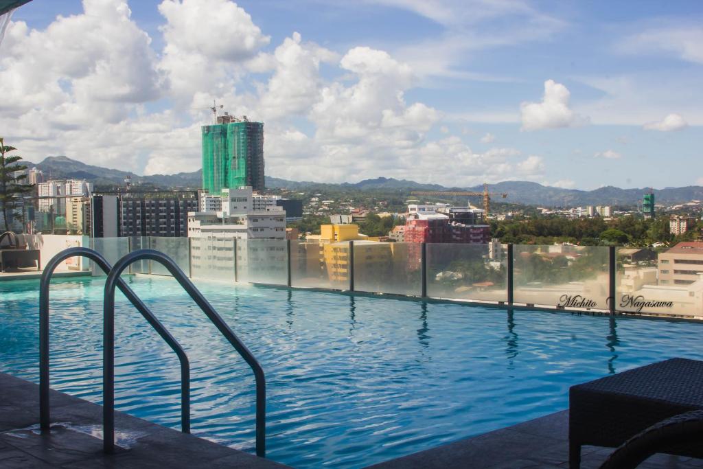 Mabolo Garden A4 near ayala mall free gym POOL photo