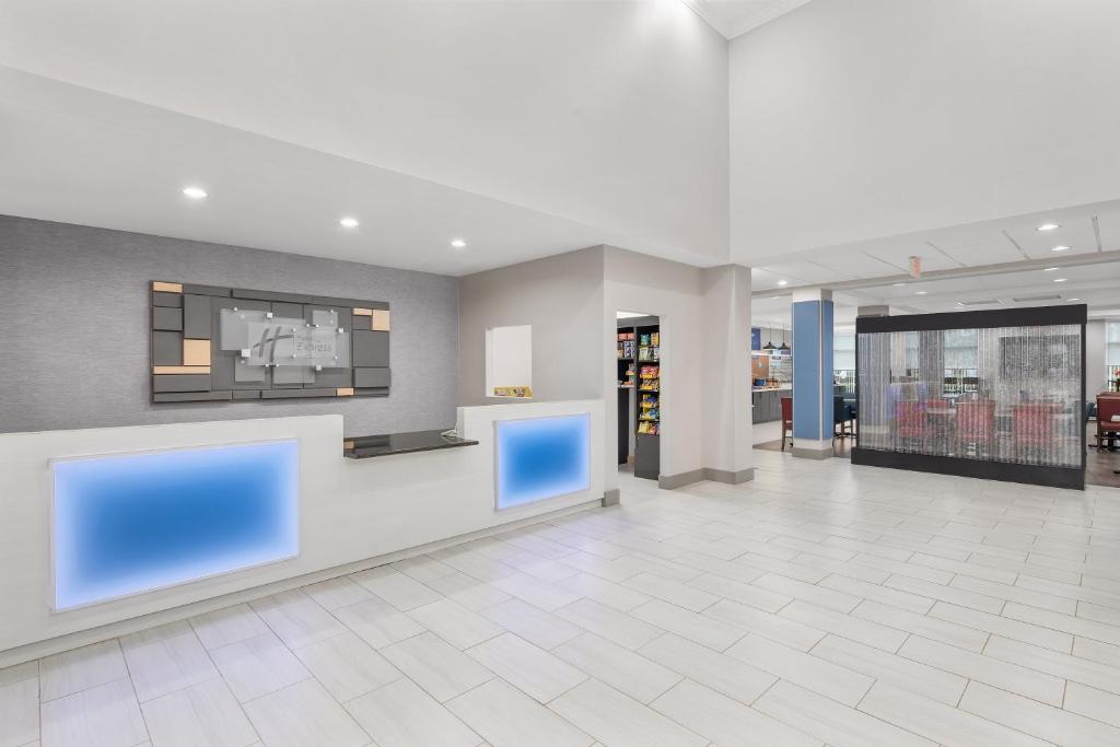 Holiday Inn Express Hotel & Suites Palm Bay photo
