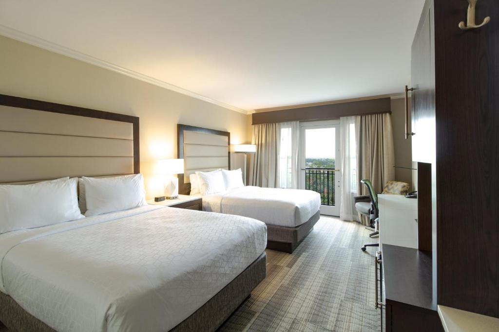 Holiday Inn Express Savannah-Historic District Photo 16