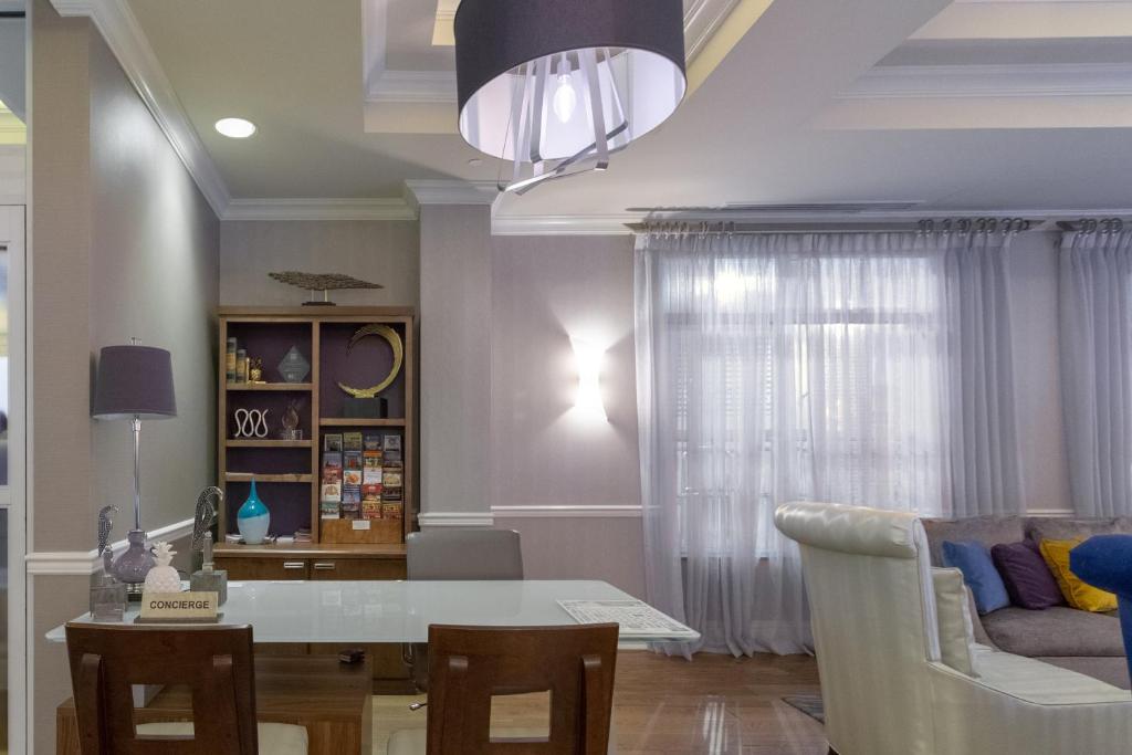 Holiday Inn Express Savannah-Historic District Photo 18