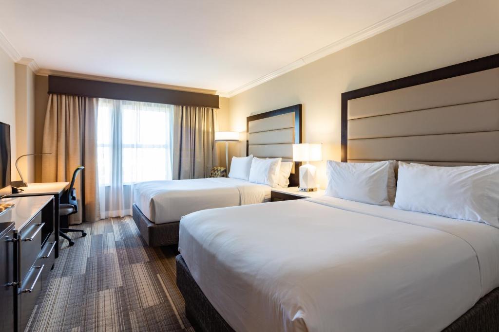 Holiday Inn Express Savannah-Historic District Photo 28