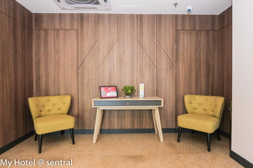 Shared lounge/TV area