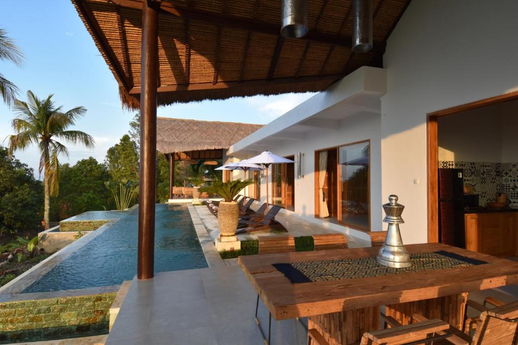 Bali Mimpi luxurious villa with great ocean views!, Ambengan