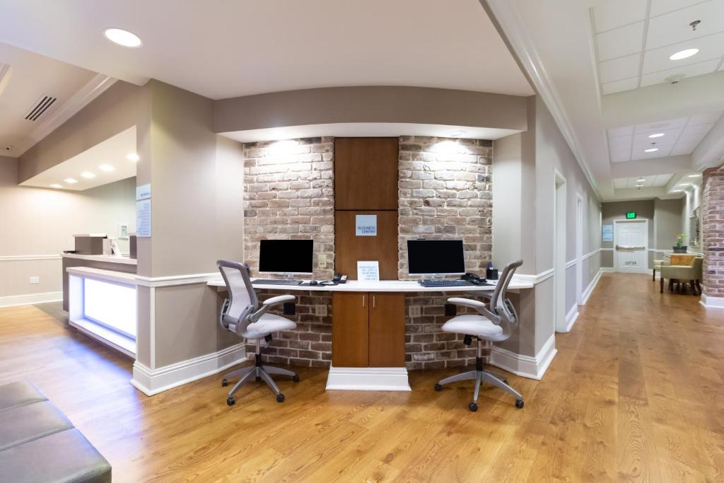 Holiday Inn Express Savannah-Historic District Photo 32