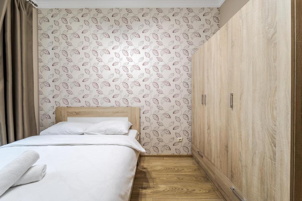 Apartment on Stavropihiiska Street 1, Lvov