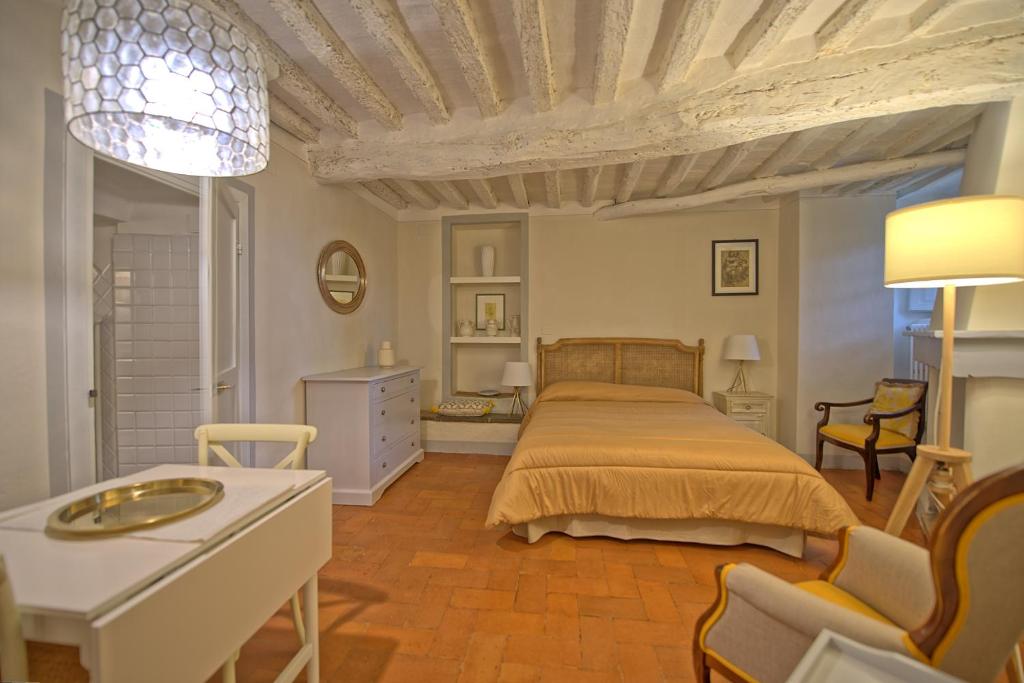 Castello di Montegufoni by PosarelliVillas photo
