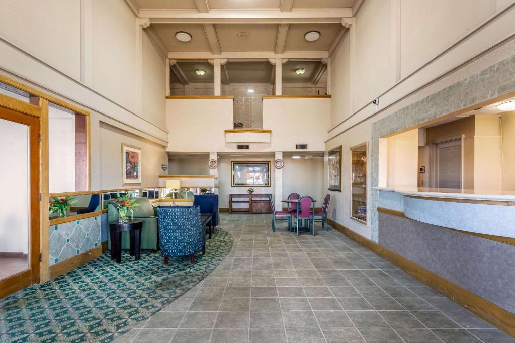 Rodeway Inn & Suites Photo 5