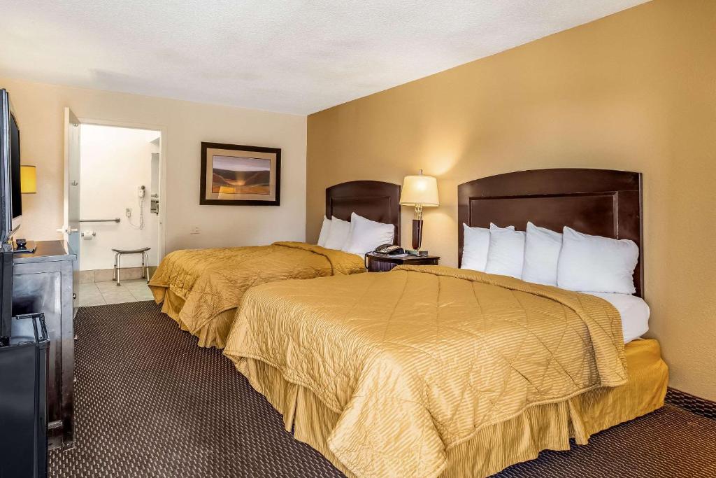 Rodeway Inn & Suites Photo 7