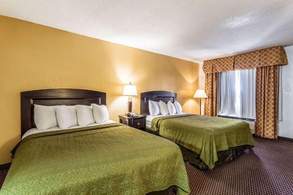 Rodeway Inn & Suites Photo 21