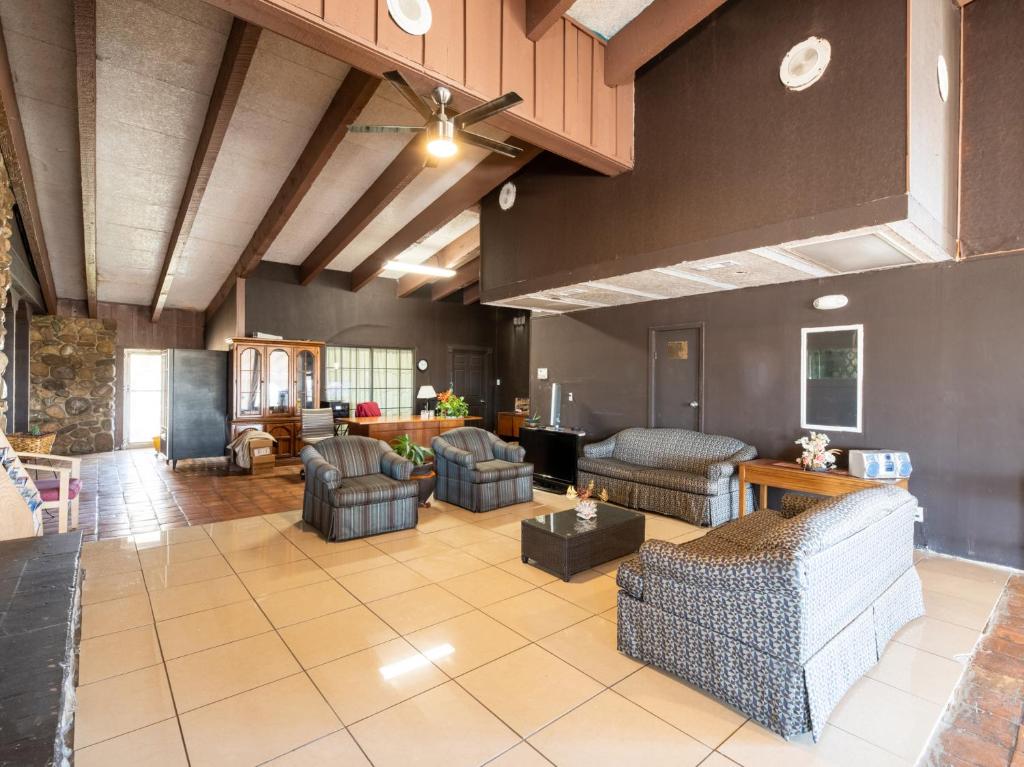 Popular attractions Area Nearby Property
