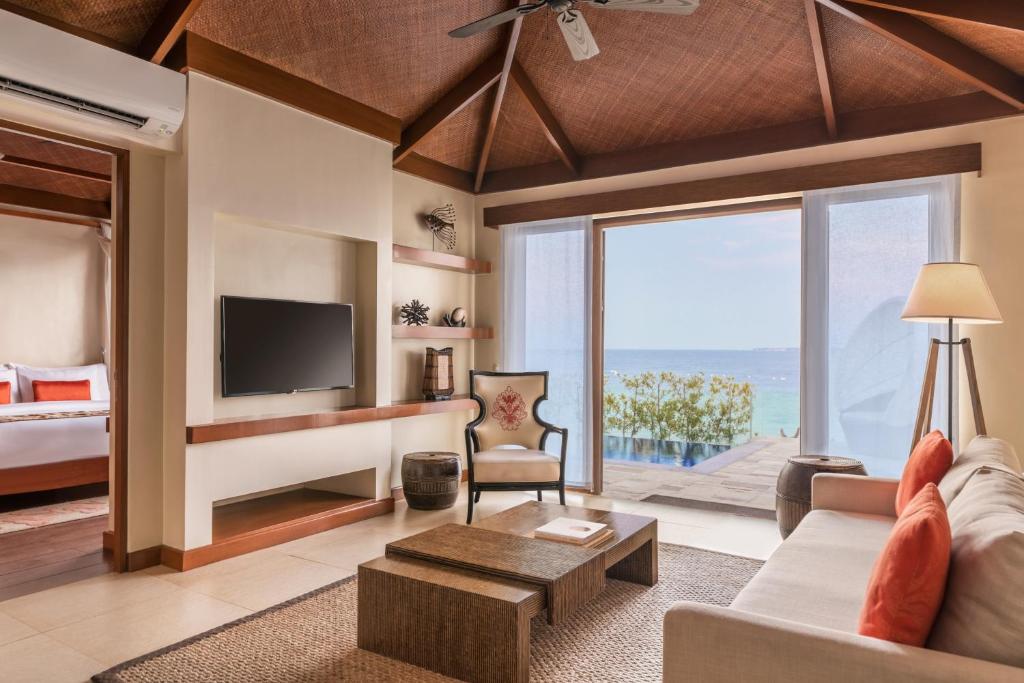 Crimson Resort and Spa Mactan, Cebu