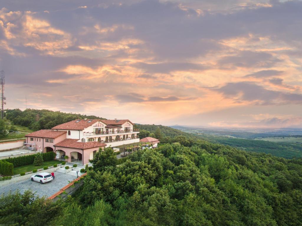 Zaara Estate photo