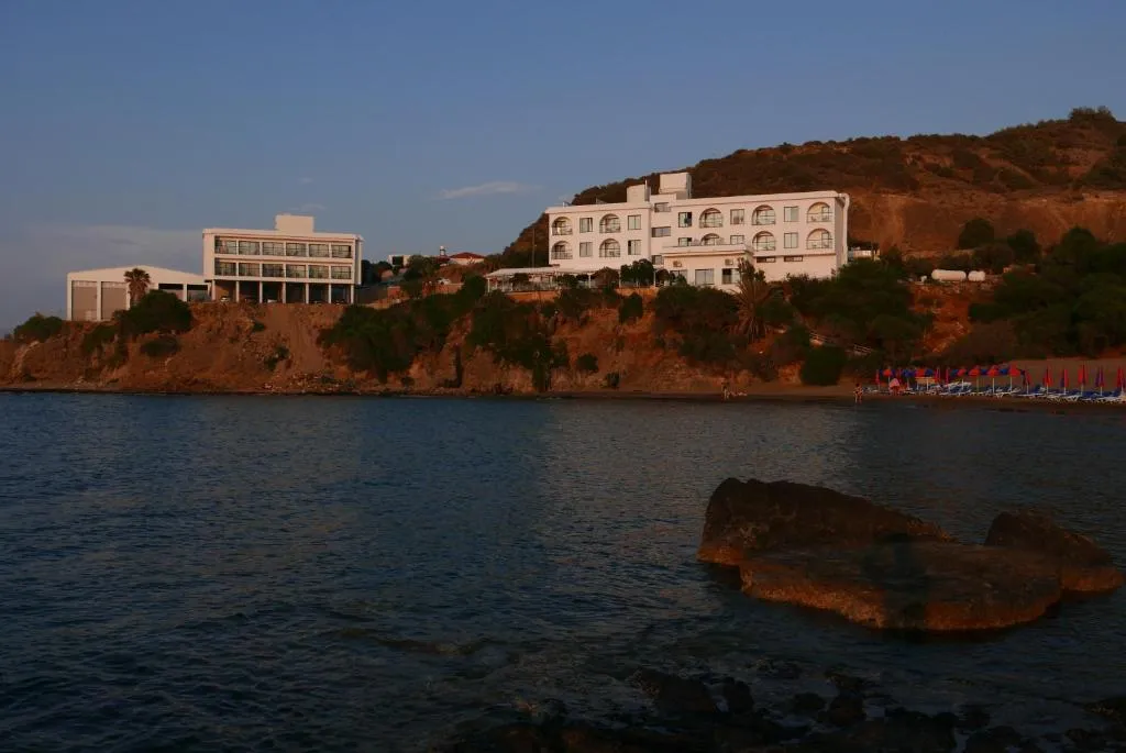 E.J. Pyrgos Bay Hotel, hotel in Kato Pyrgos