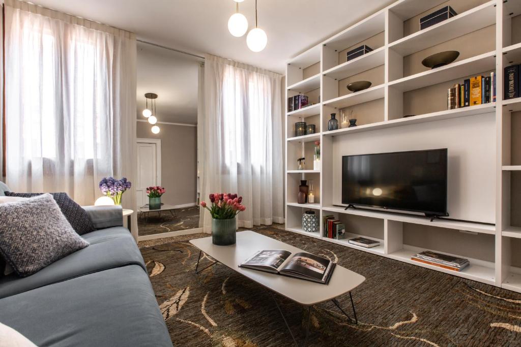 Charming Apartment on the Grand Canal R&R - 2