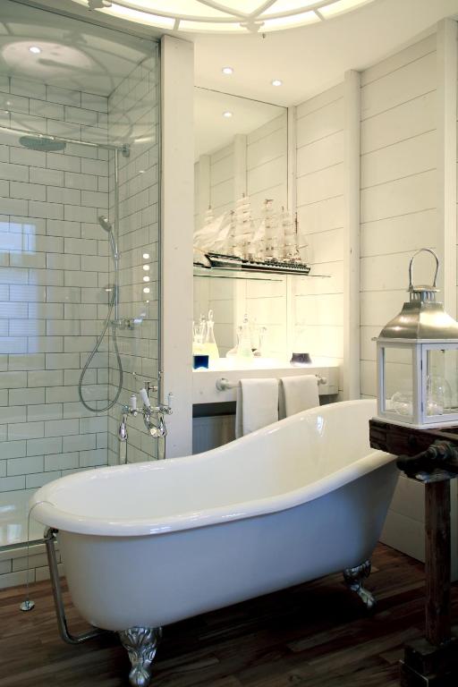 Bathroom, ackselhaus & blue Home in Berlin